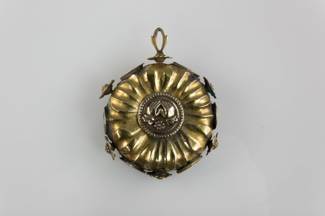ITALIAN GILT SILVER HOLLOW AMULET (1 of 1)
