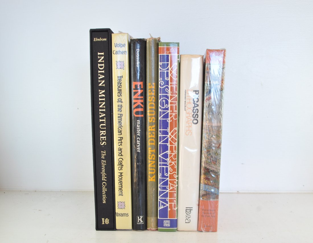 GROUPING OF 7 ART RELATED BOOKS (1 of 9)