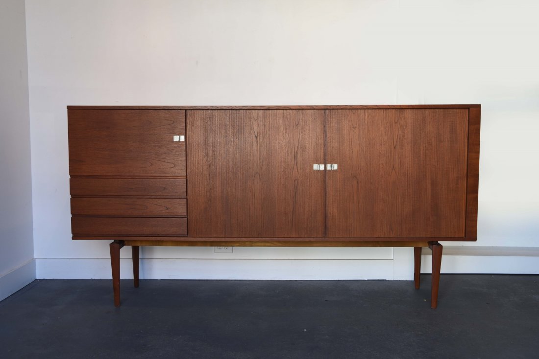 H.W. KLEIN SERVER CABINET (1 of 6)