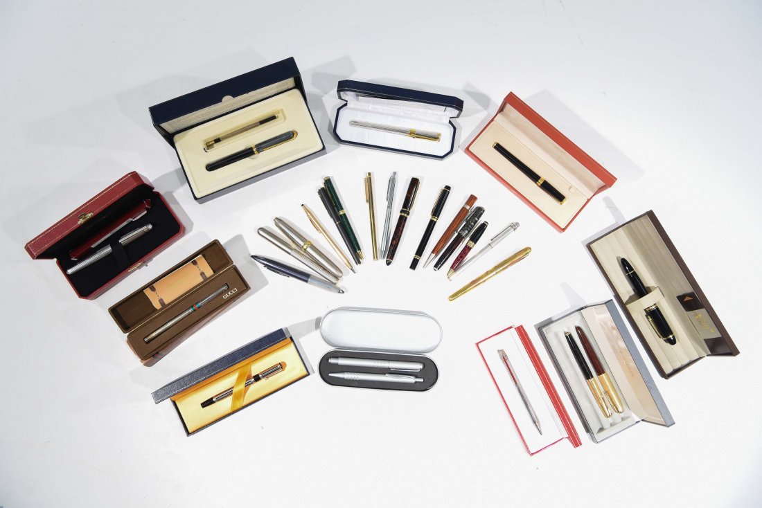 GROUPING OF FOUNTAIN PENS (1 of 9)