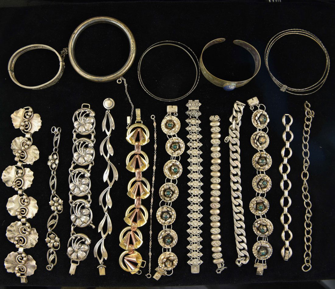 GROUPING OF VINTAGE STERLING BRACELETS (1 of 10)