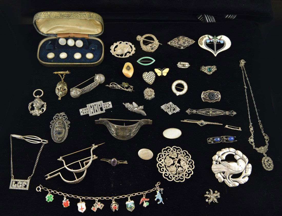 OLDER GROUPING OF STERLING JEWELRY (1 of 9)