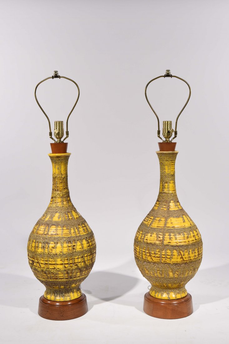 PAIR OF MID-CENTURY CERAMIC LAMPS (1 of 8)