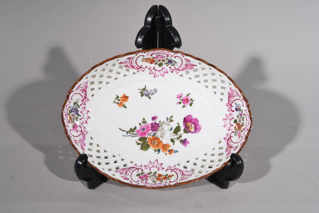 20TH CENTURY MEISSEN STYLE PIERCED PORCELAIN PLATE (1 of 6)