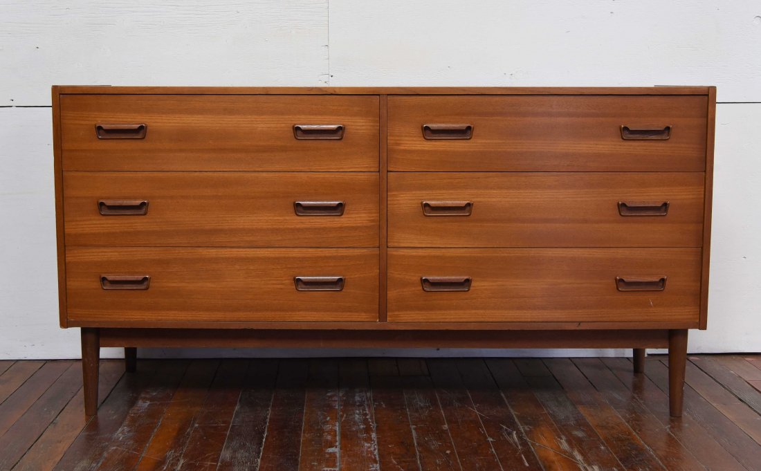 TEAK DANISH SIX DRAWER CHEST (1 of 7)