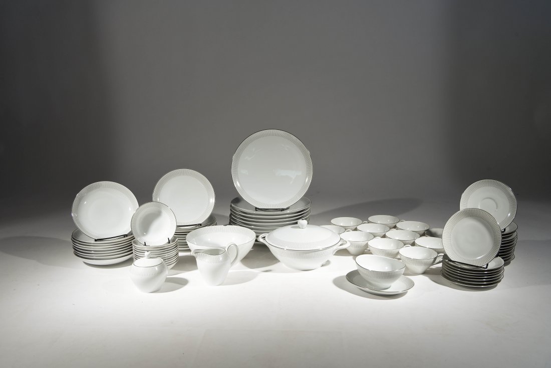 MID-CENTURY HAVILAND LIMOGES CHINA SERVICE (1 of 10)