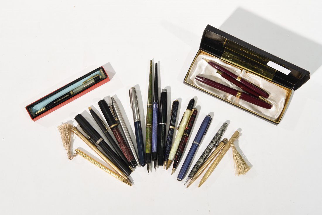 GROUPING OF FOUNTAIN PENS (1 of 6)