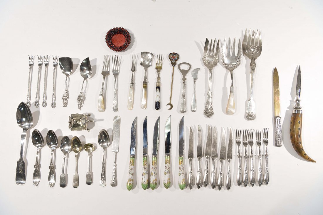 MISC GROUPING OF FLATWARE AND SERVING UTENSILS (1 of 10)