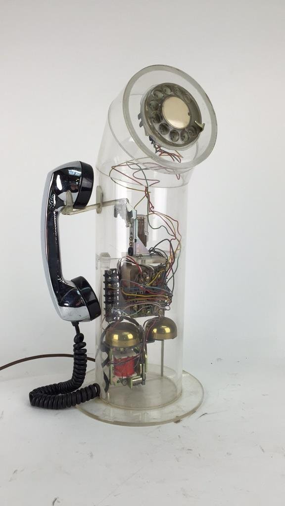 VINTAGE LUCITE PHONE (1 of 10)