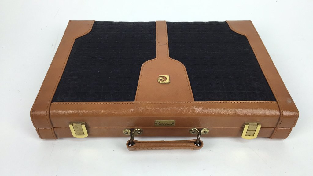 PIERRE CARDIN LEATHER CASE BACCARAT GAME SET (1 of 7)