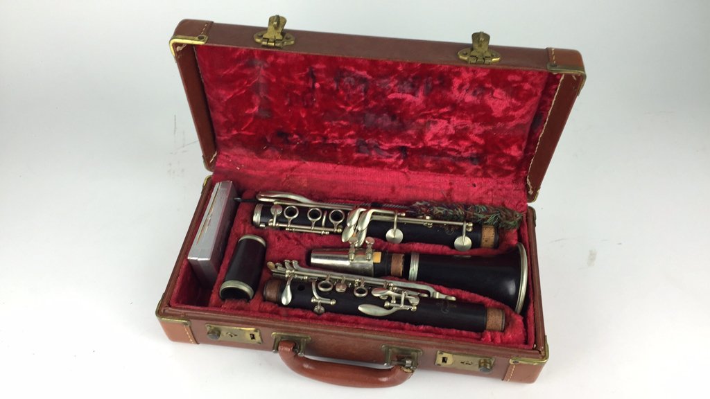 D. NOBLET VINTAGE FRENCH CLARINET (1 of 9)
