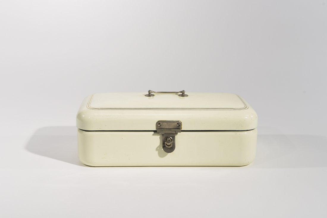 SWEDISH ENAMEL BREAD BOX (1 of 6)