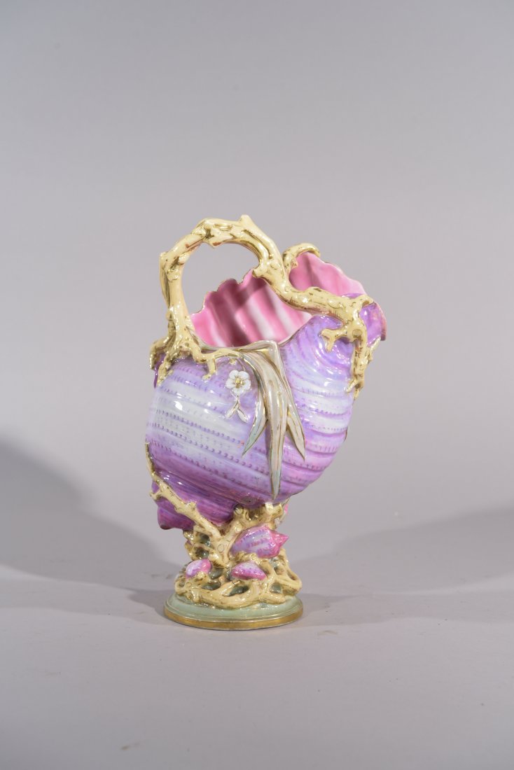 CONCH SHELL PORCELAIN VASE (1 of 9)
