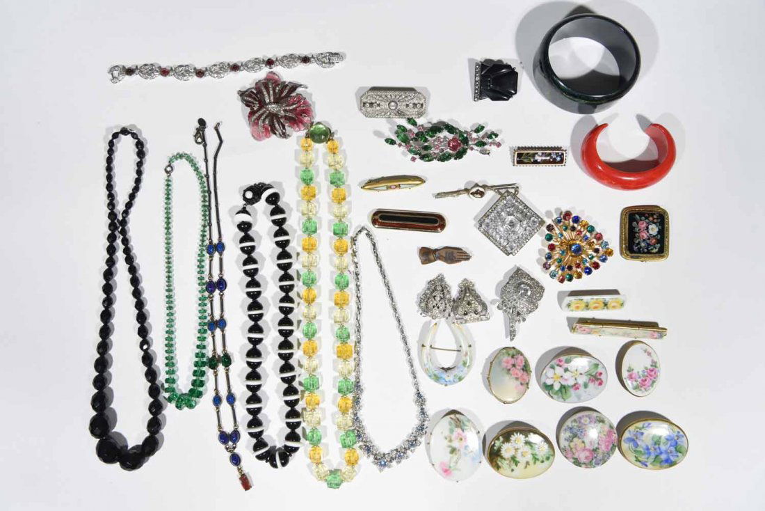 VINTAGE SIGNED COSTUME JEWELRY GROUPING (1 of 10)