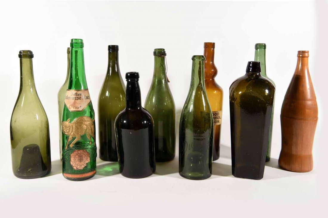 ANTIQUE BOTTLE GROUPING (1 of 10)