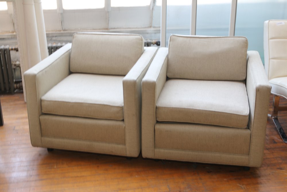 Club chairs in the manner of Milo Baughman: Approx. Dimensions: H 25