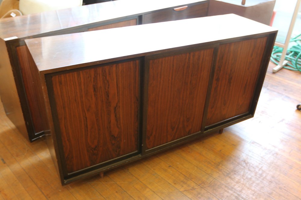 Harvey Probber sideboard (1 of 6)