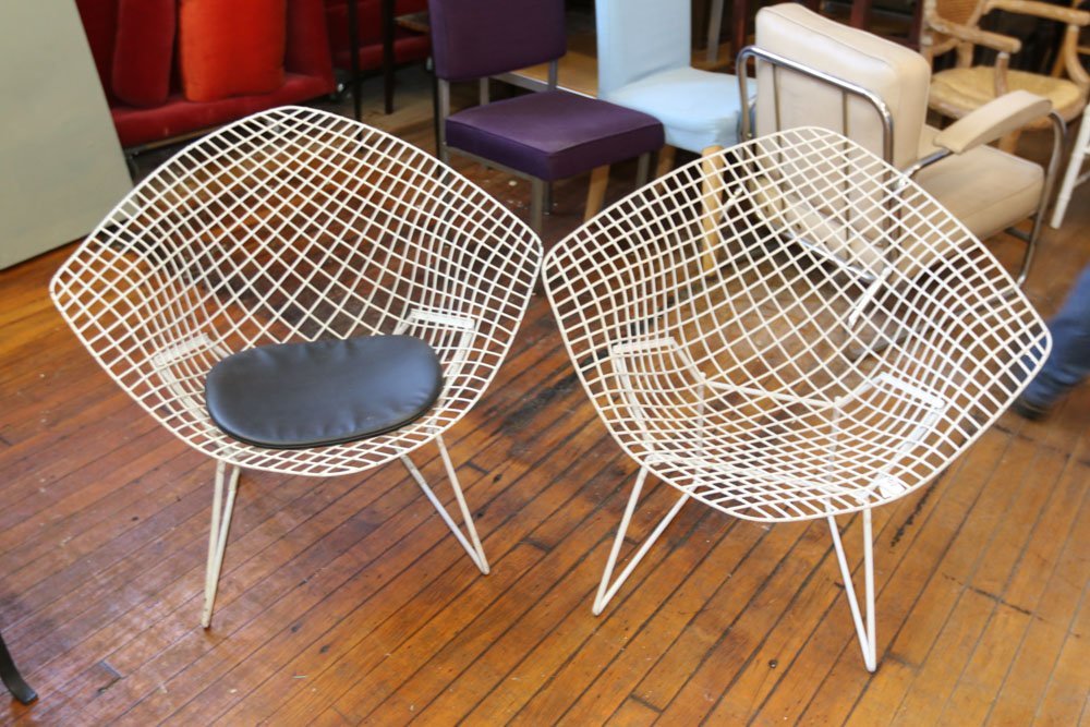 Pair of Knoll Bertoia diamond chairs: Pair of Knoll Bertoia diamond chairs