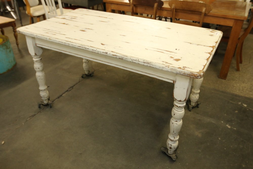 White painted pine dining table. (1 of 6)