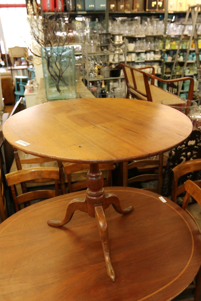 Tilt top bird cage occasional table.: Approx. Dimensions: H 6" x 34" (Diameter)