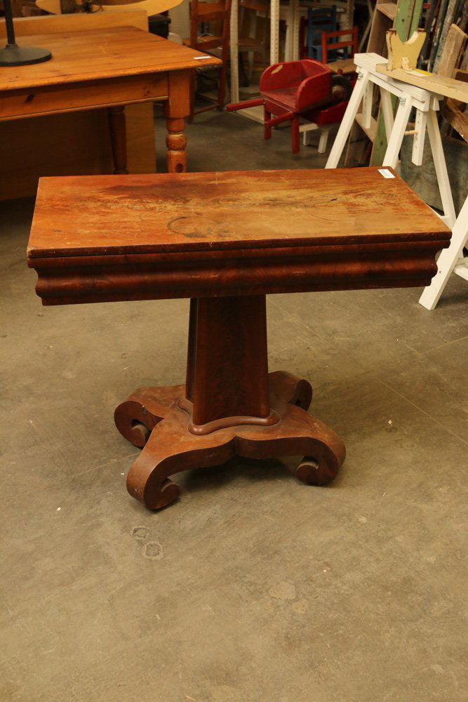 Vintage empire flip top table. (1 of 4)