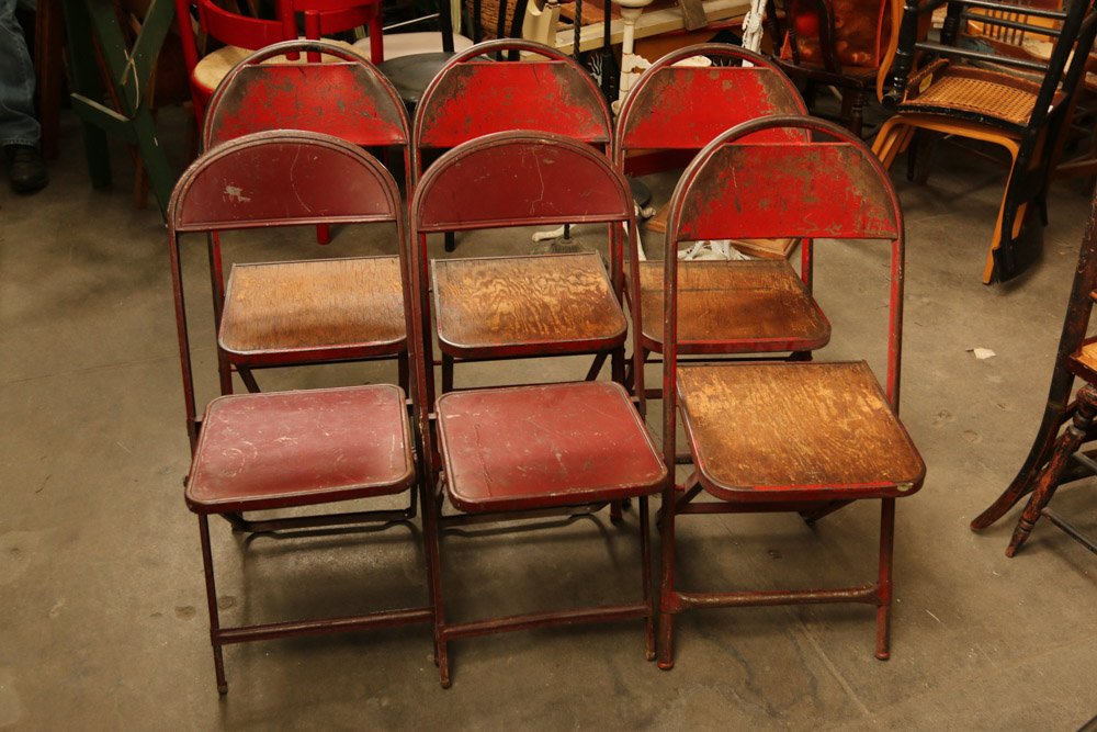 Set of six vintage red metal folding chairs (1 of 7)