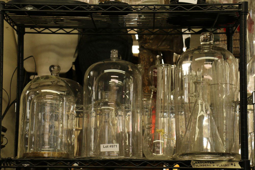 Collection of chemistry apparatuses, and glass (1 of 6)
