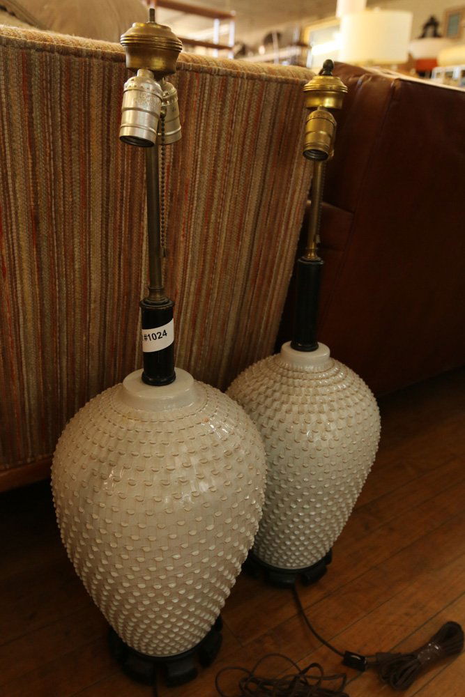 Pair of ceramic lamps. (1 of 5)