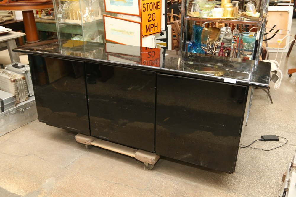 Black lacquer console cabinet. (1 of 8)