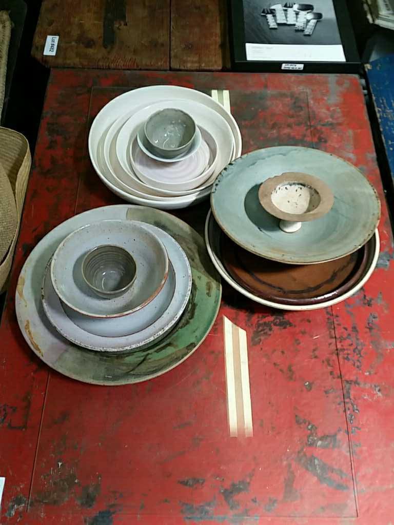 GROUPING OF CERAMIC BOWLS (1 of 4)