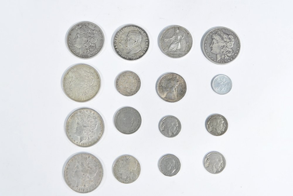 GROUPING OF SILVER COINS (1 of 8)