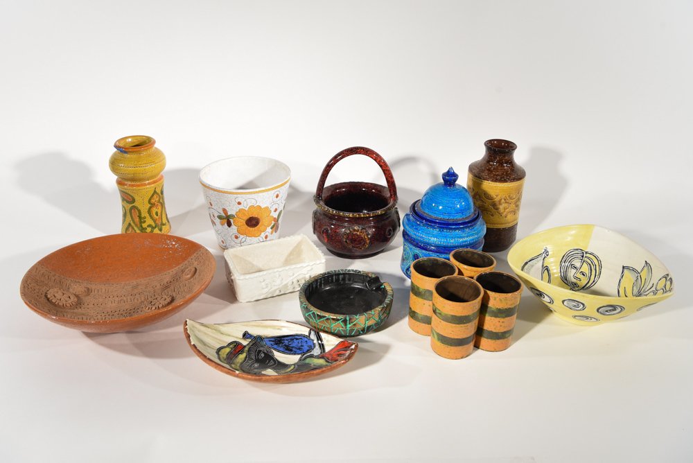 GROUPING OF ITALIAN CERAMICS (1 of 10)
