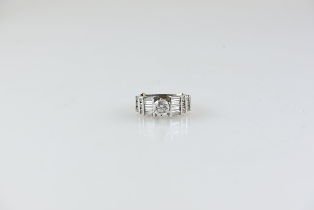 DIAMOND ENGAGEMENT RING (1 of 5)