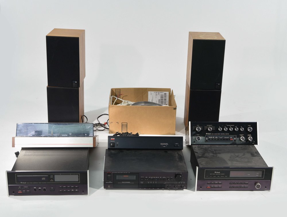 MCINTOSH STEREO EQUIPMENT (1 of 9)