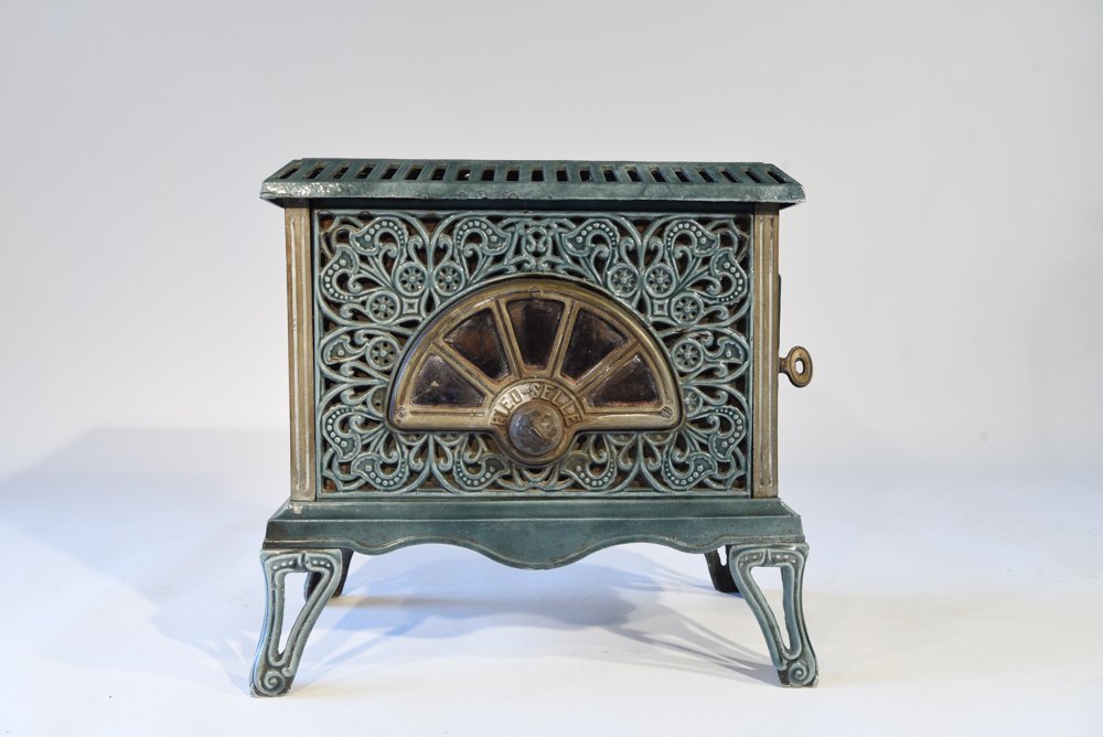 CAST IRON ENAMEL STOVE (1 of 9)