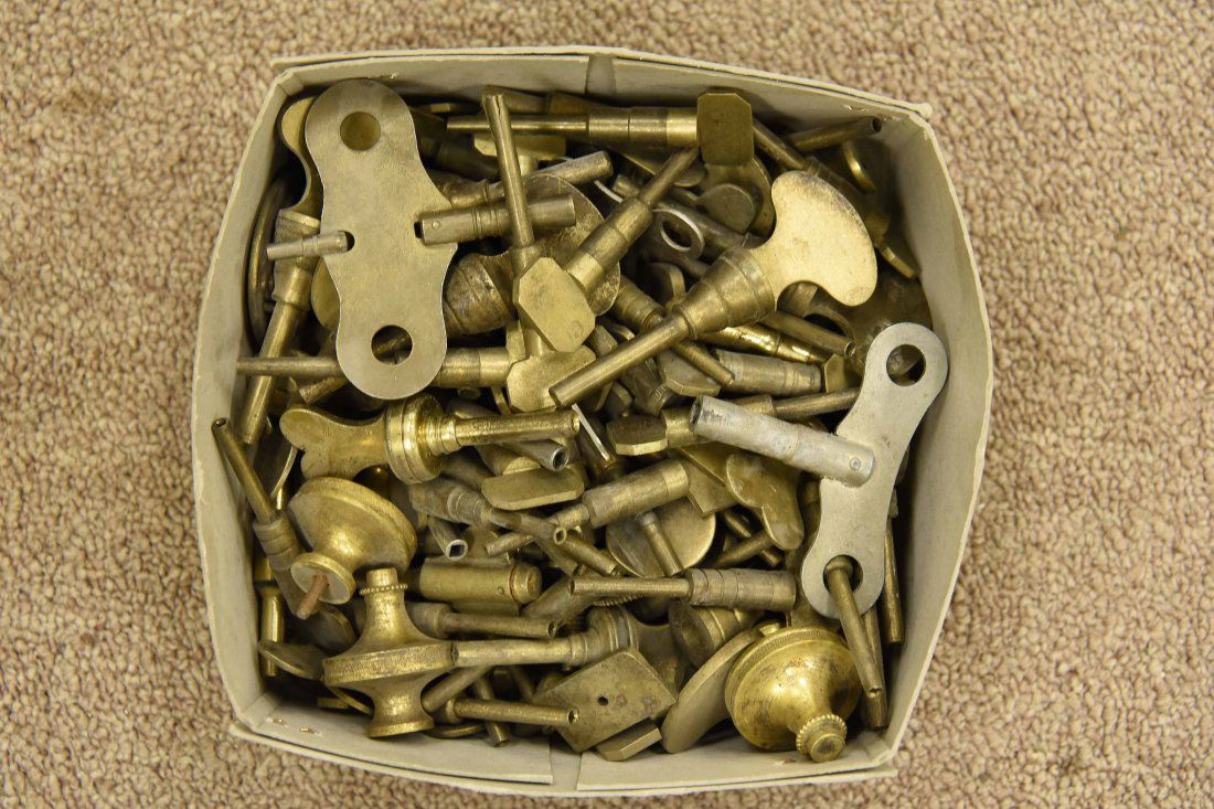 GROUPING OF CHRONOMETER CLOCK KEYS ETC (1 of 2)