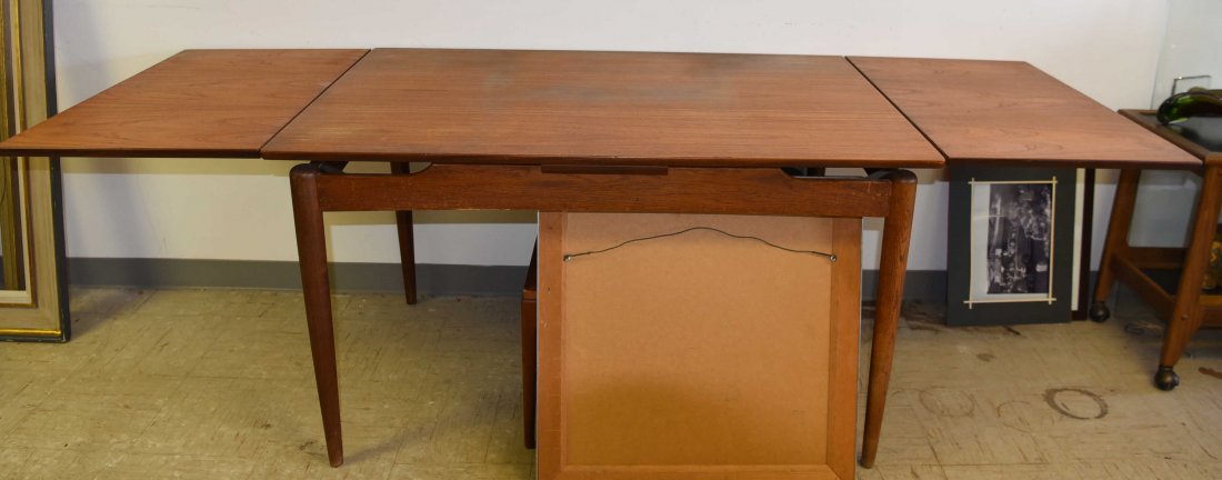 MID-CENTURY DANISH EXTENDING DINING TABLE (1 of 5)