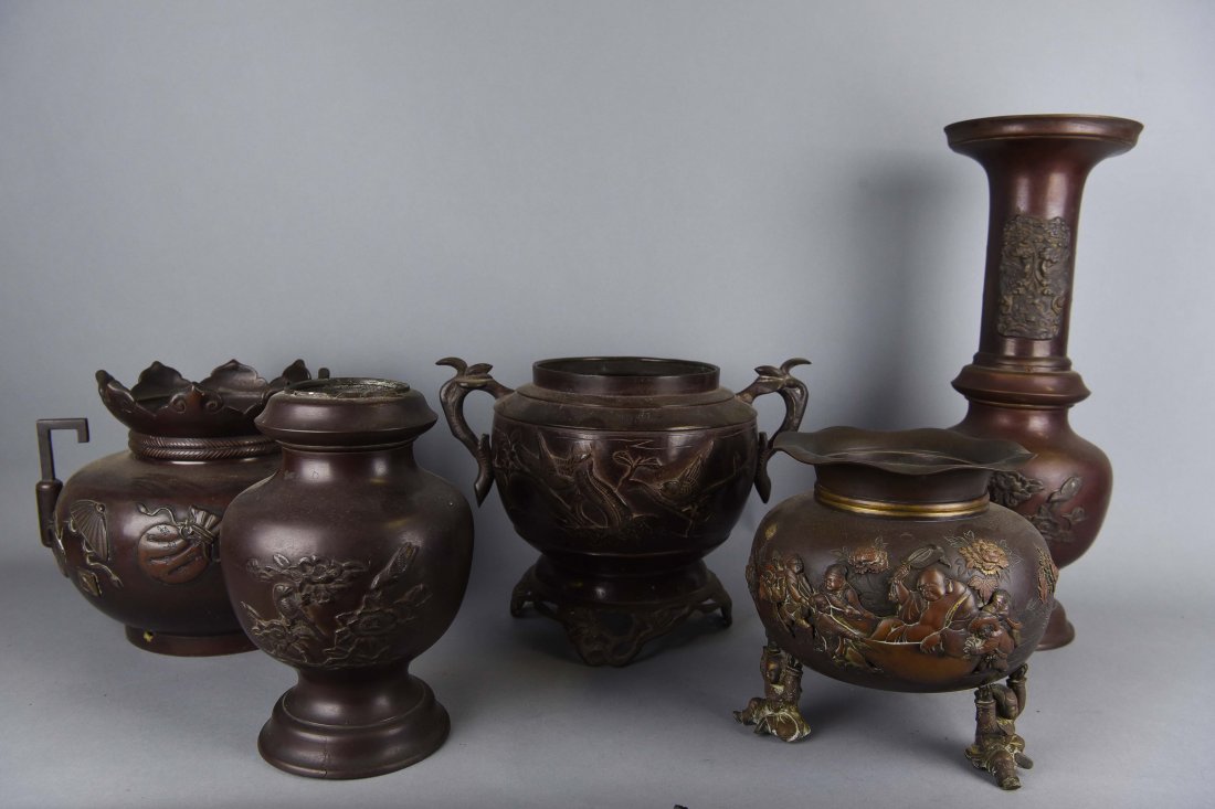 FIVE JAPANESE BRONZE VASES (1 of 8)