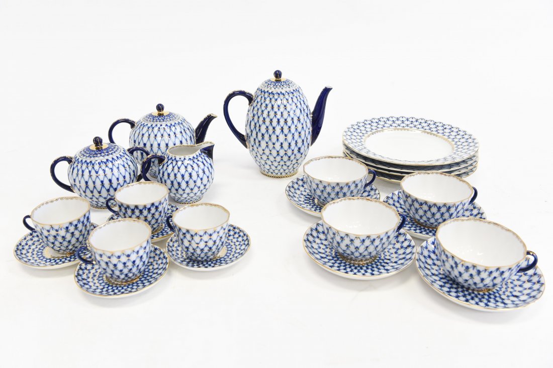 RUSSIAN PORCELAIN TEA SET (1 of 9)