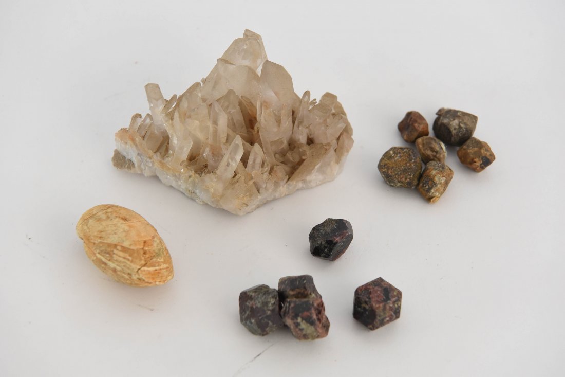 ROCK AND GEM SPECIMENS (1 of 7)