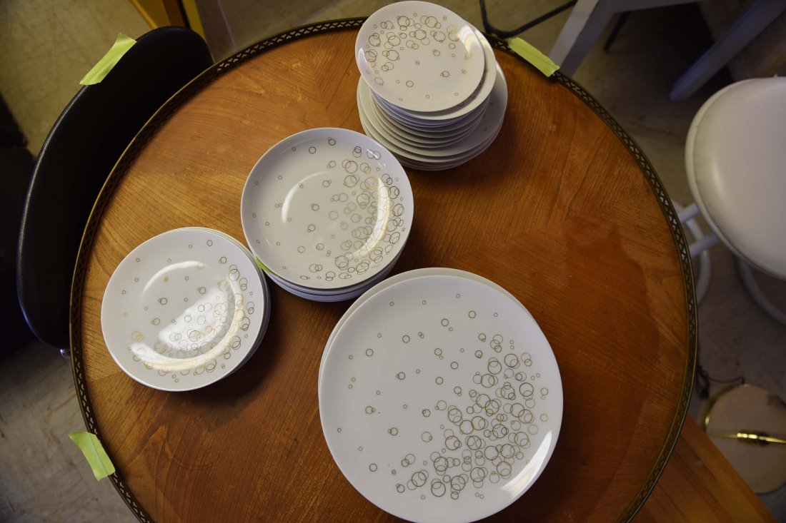 MID-CENTURY PORCELAIN SET (1 of 6)