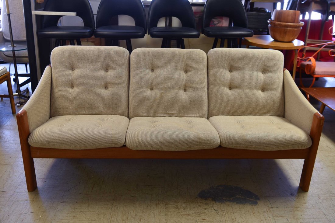 MID CENTURY SOFA: Dimensions: H 30" x W 69.5" x D 30" Condition: Missing screws that attach seats to base. Some marks to base