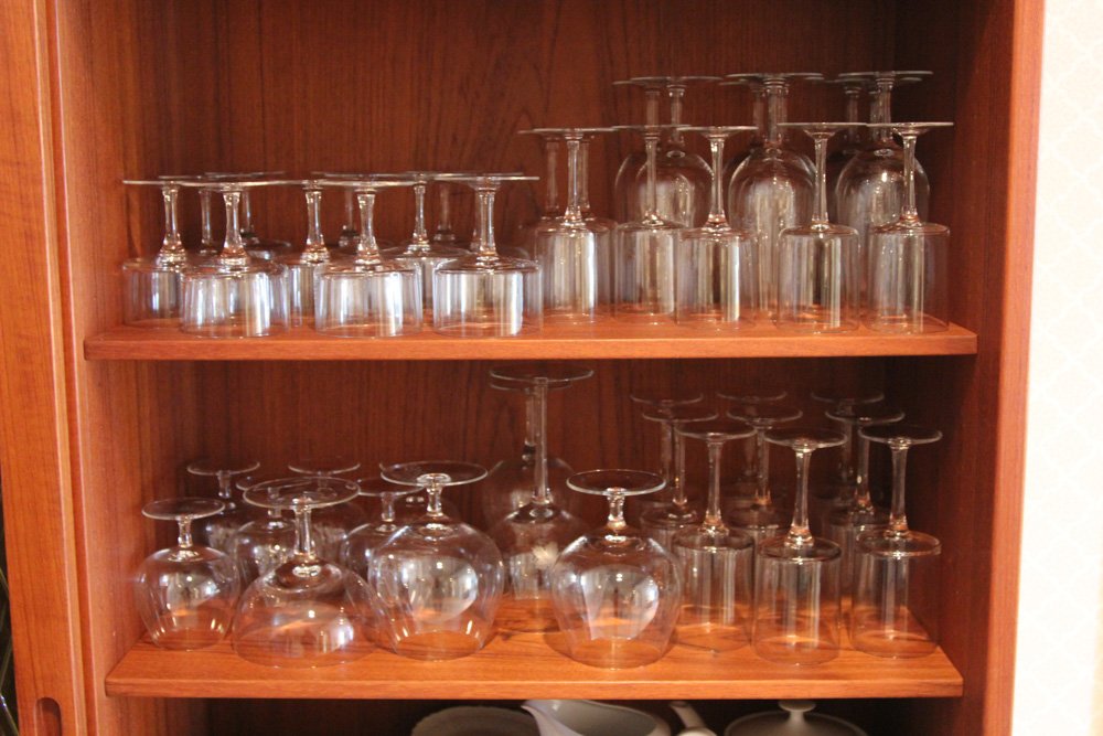 GROUPING OF CRYSTAL STEMWARE (1 of 4)