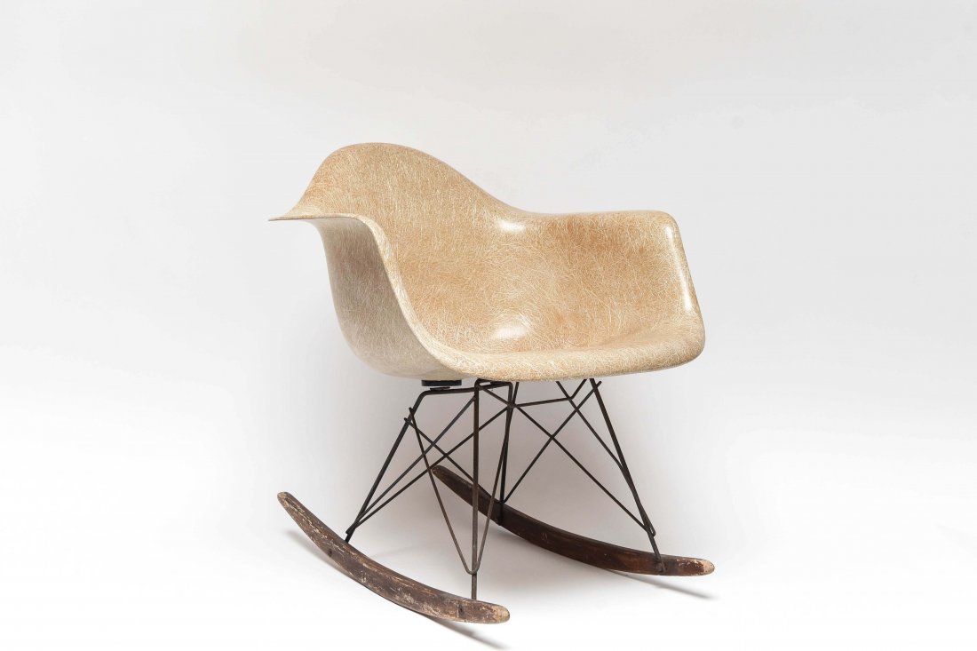 CHARLES EAMES VENICE PRODUCTION RAR HERMAN MILLER: Rocker Dimensions: H 27" x W 25" x D 27.25" Condition: loss of paint and scratches to wooden legs
