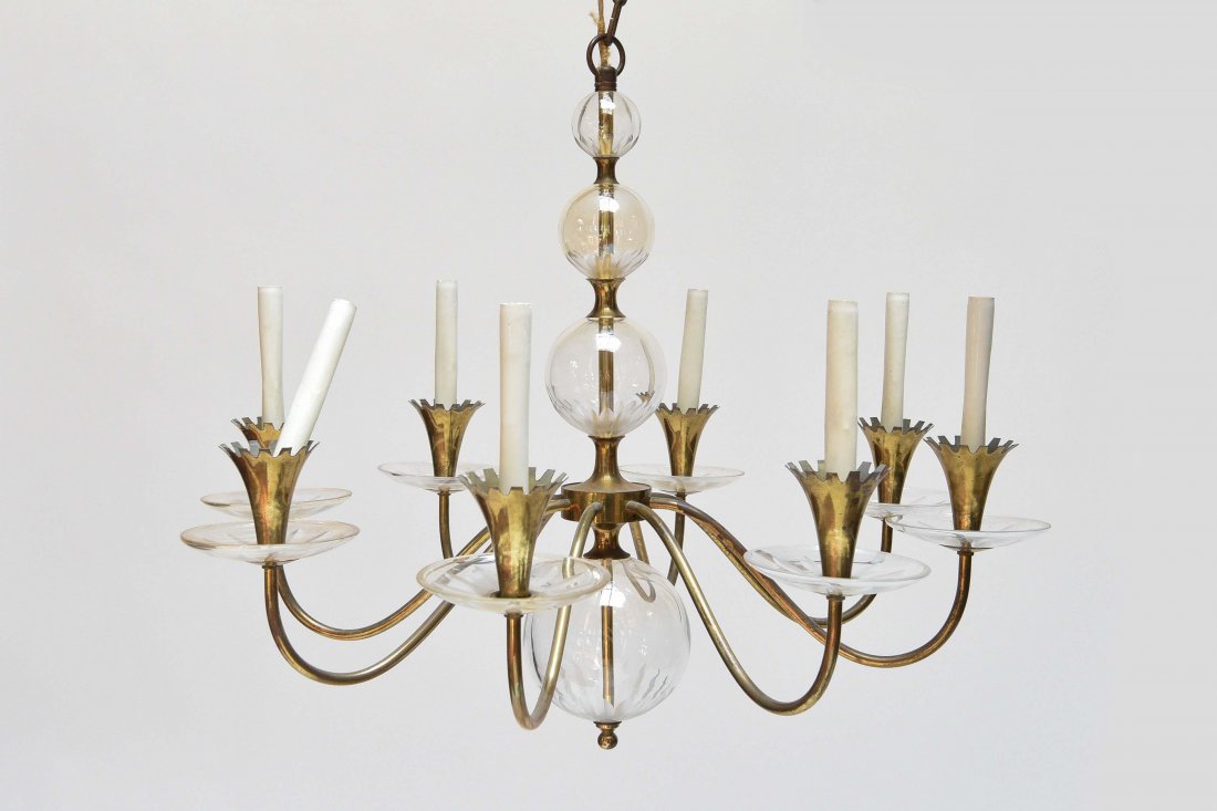 LIGHTOLIER BRASS & GLASS CHANDELIER: Dimensions: H 23" x Dia 27.5" Condition: break to one socket