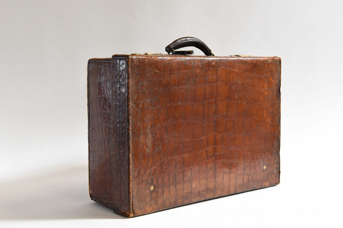 VINTAGE ALLIGATOR SUITCASE (1 of 10)