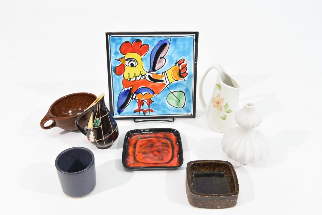 GROUPING OF 8 MID-CENTURY CERAMICS: 8 pieces MISC CERAMICS Jonathan Adler Vase - early mark, Ben Seibel Creamer, small red dish signed Bloomingdales / Italy, small blue Martz Pottery cup - signed, autumn brown Roseville Raymor cup by Be