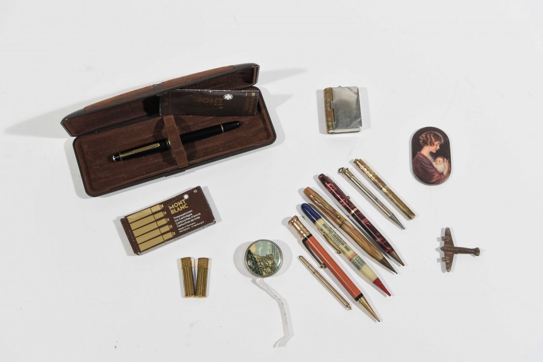 MISC. GROUPING OF COLLECTIBLES (1 of 7)