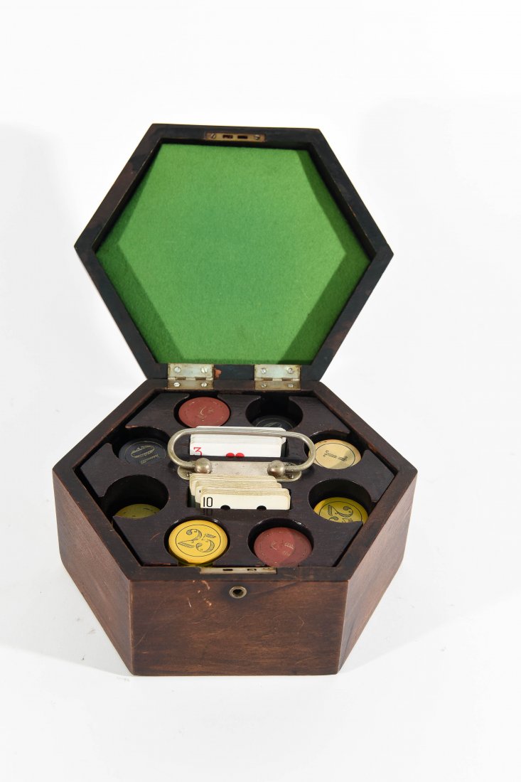 VINTAGE POKER CHIP GAMING SET (1 of 9)