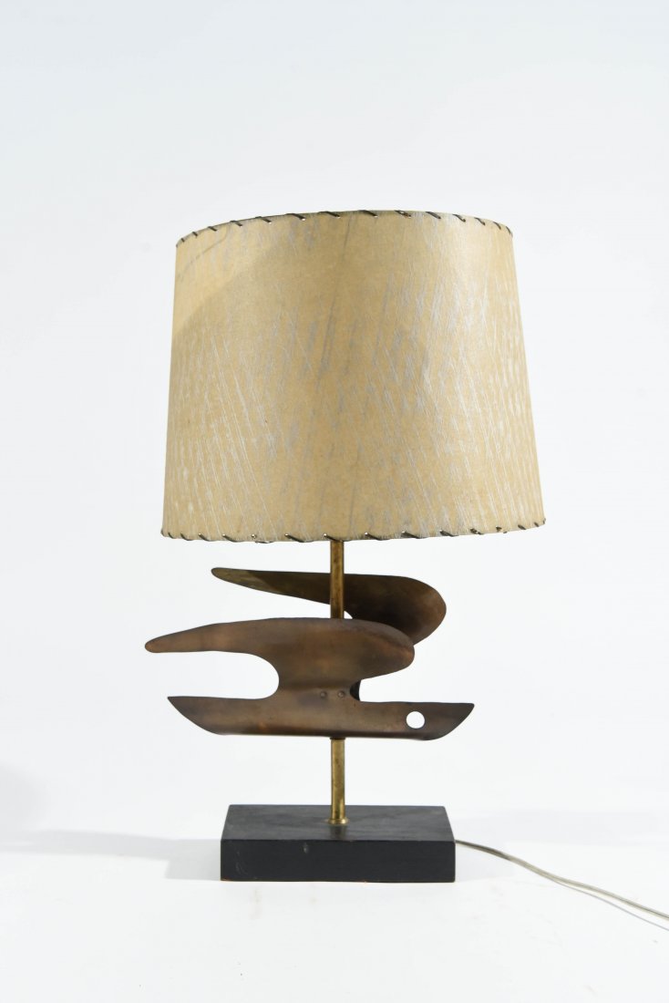 ATTR. HEIFETZ MIDCENTURY BIRD IN FLIGHT TABLE LAMP: Dimensions: H 26.25"(with shade) x W 14" x D 4.5 Condition: Some scuffs to brass